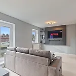 Spacious And Modern 2Br Stay Free Parking And Wifi