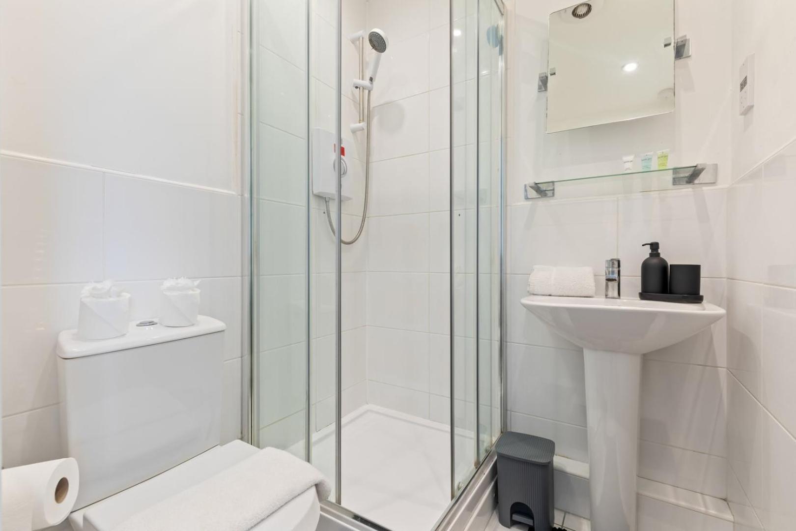 Spacious And Modern 2br Free Parking And Wifi Apartment Birmingham