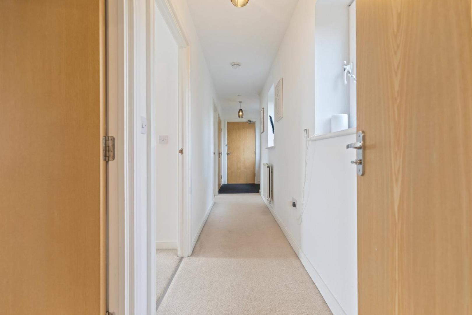 Apartment Spacious And Modern 2br Free Parking And Wifi *