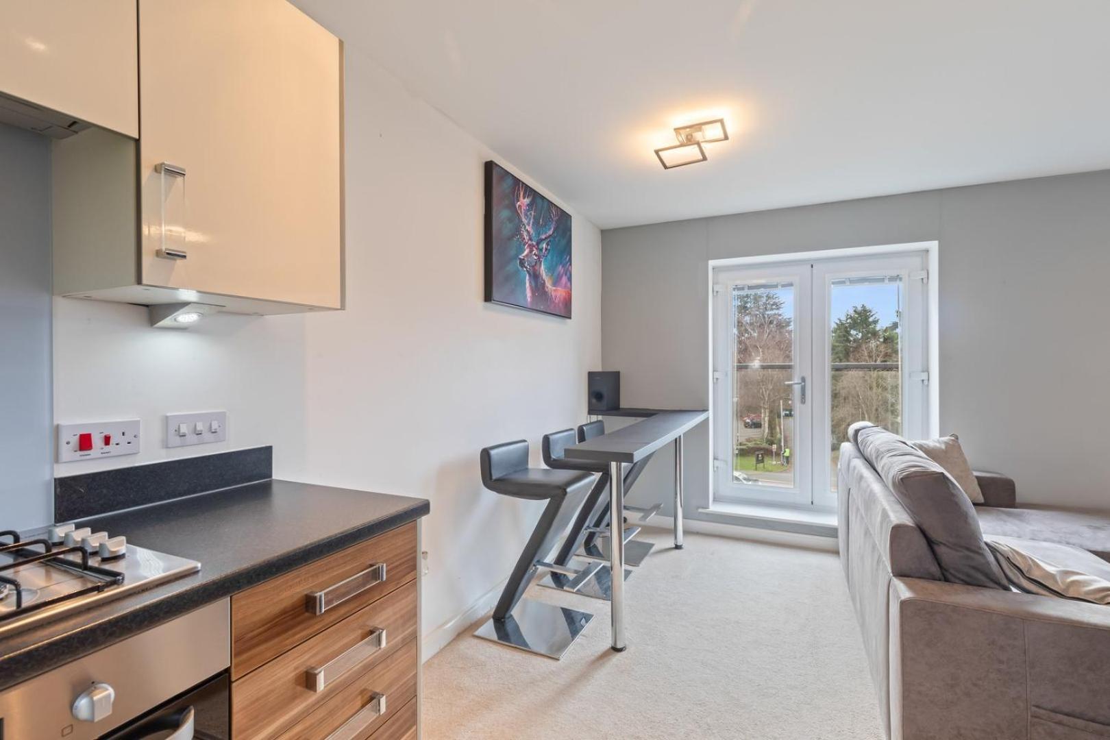 Spacious And Modern 2br Free Parking And Wifi *
