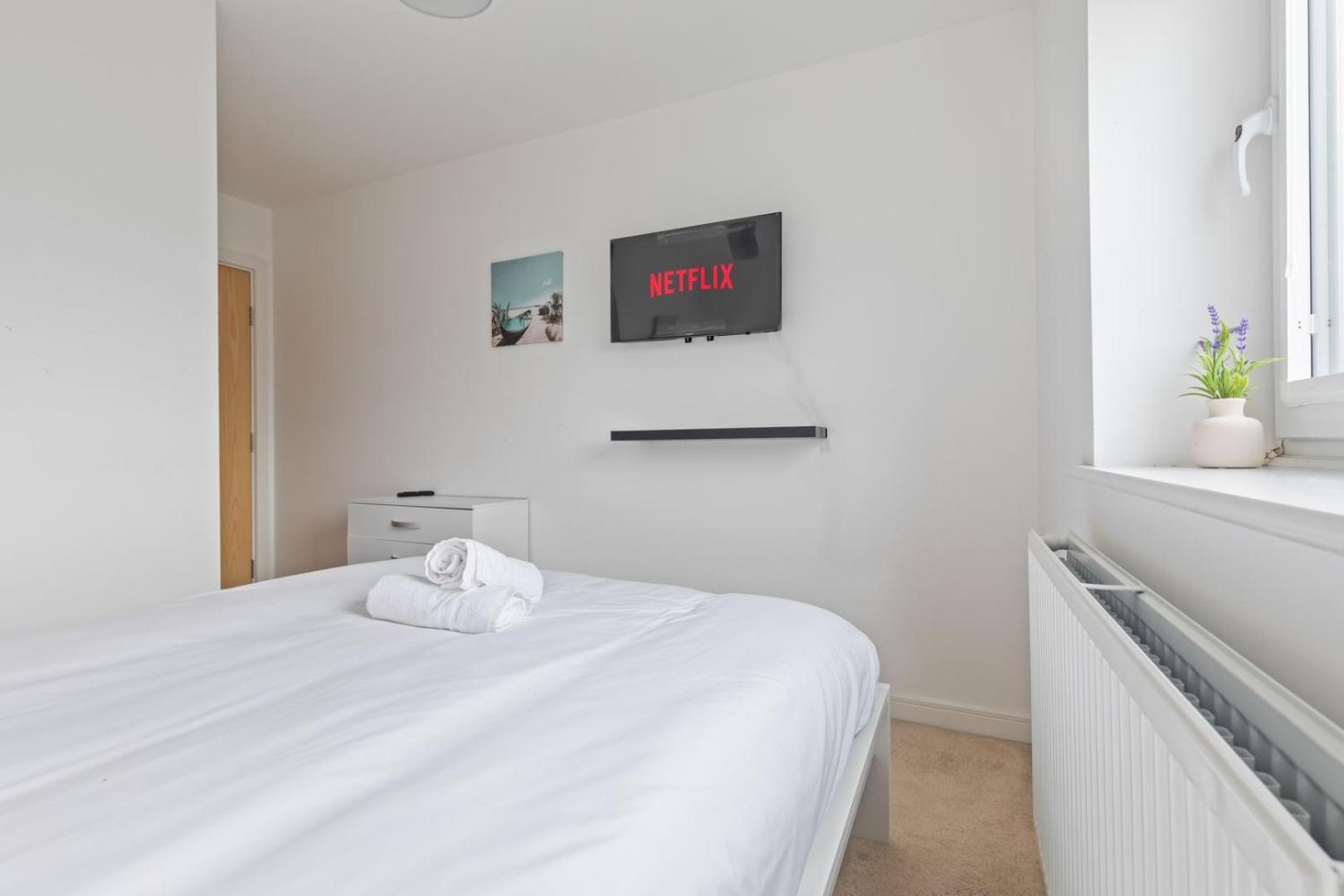 Spacious And Modern 2br Free Parking And Wifi Apartment